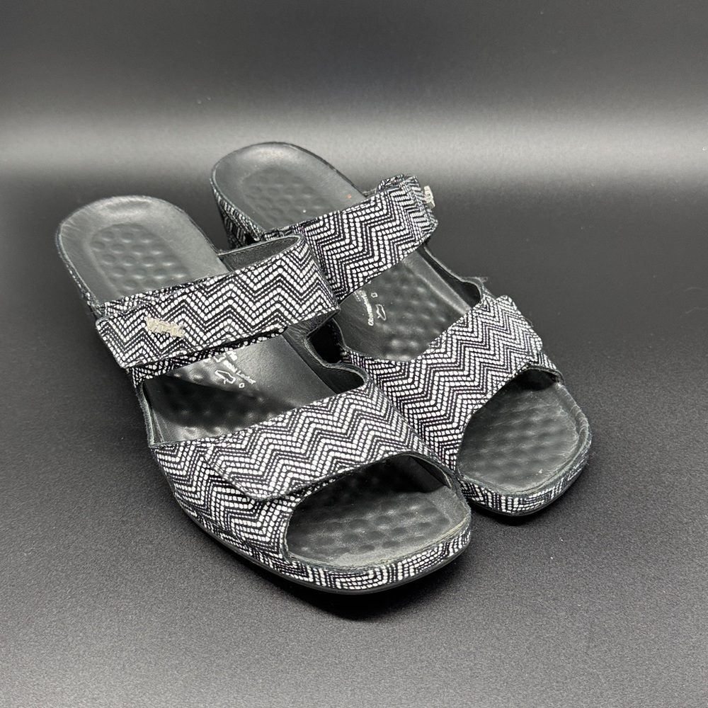 Vital Black and White Chevron Mule Sandals Sz 37 (6-6.5)